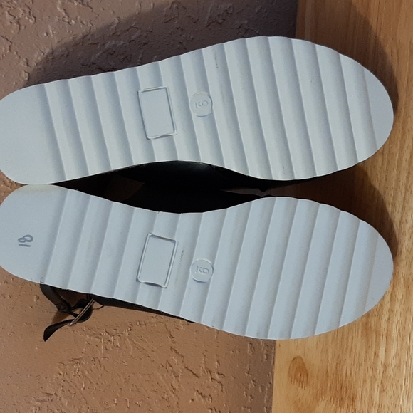 whitemt. black sandals Size M - Picture 4 of 4